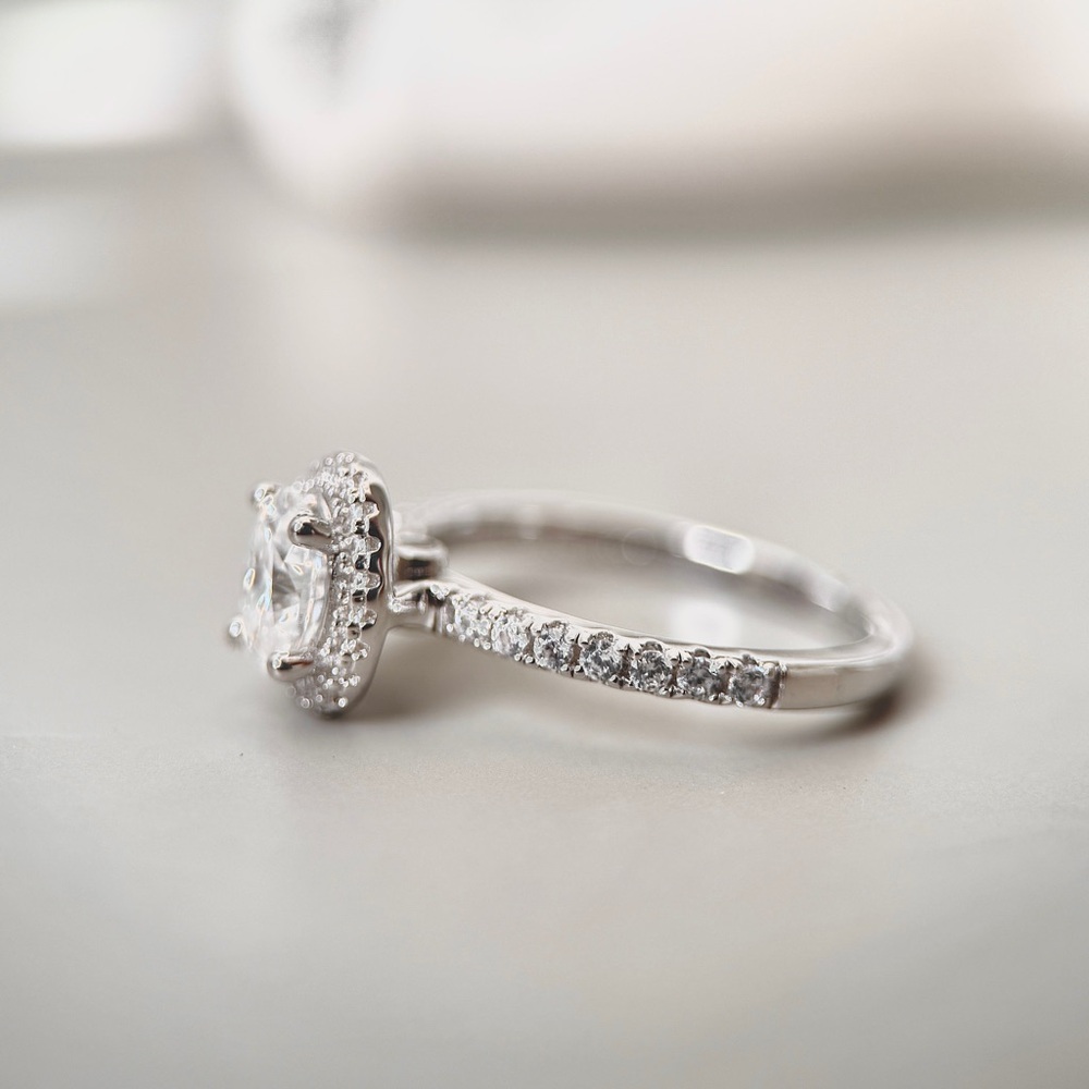 S925 1.35ctw Oval Moissanite Halo Engagement Ring - Picture 4 of 8